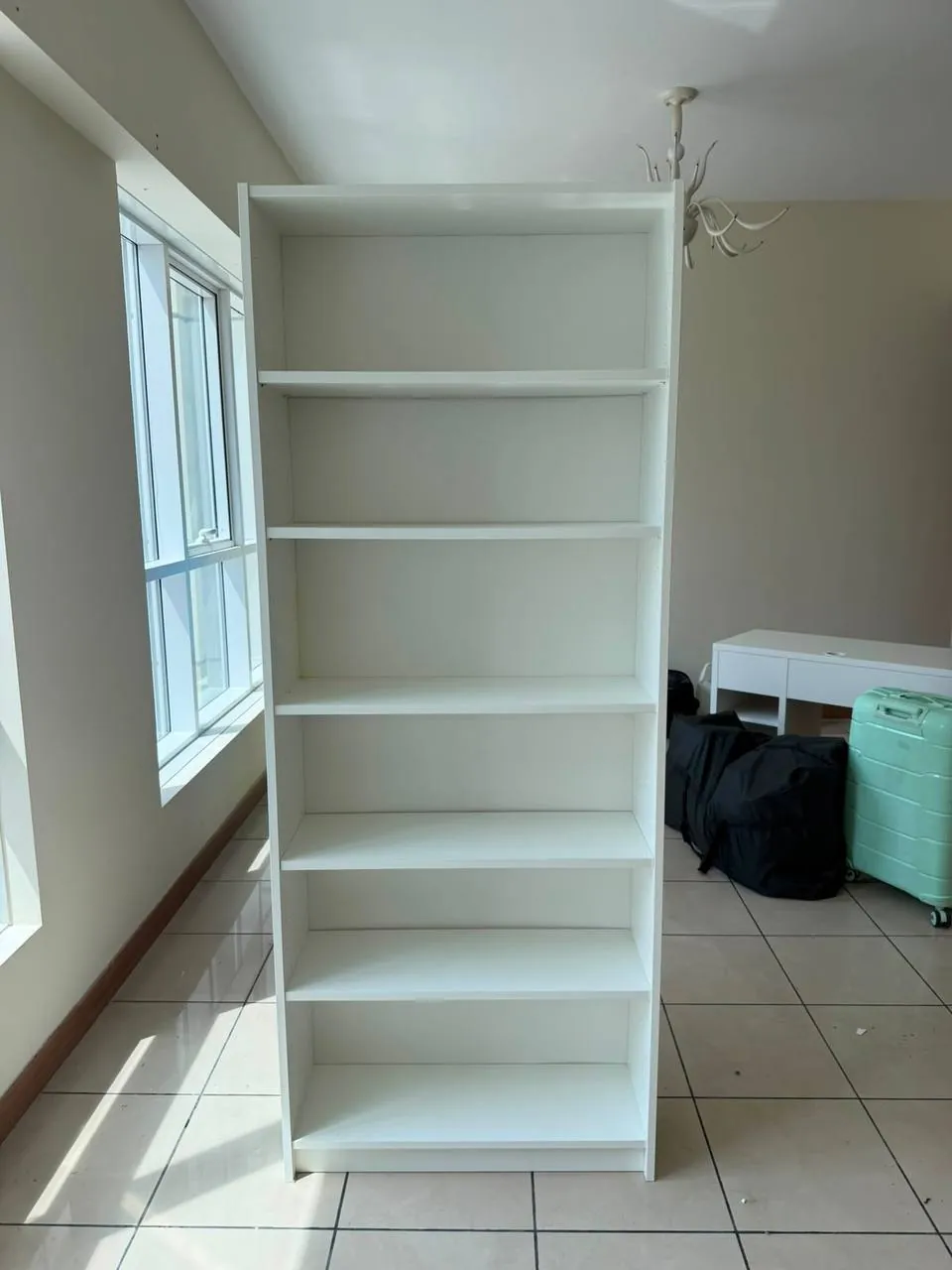Продается белый стеллаж IKEA. Забрать сегодня в течение часа. Цена 100 AED. Дубай Марина.