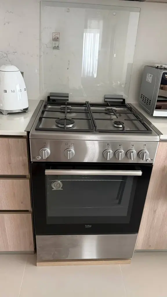 Газовая плита Beko, 4 конфорки, 60 см
