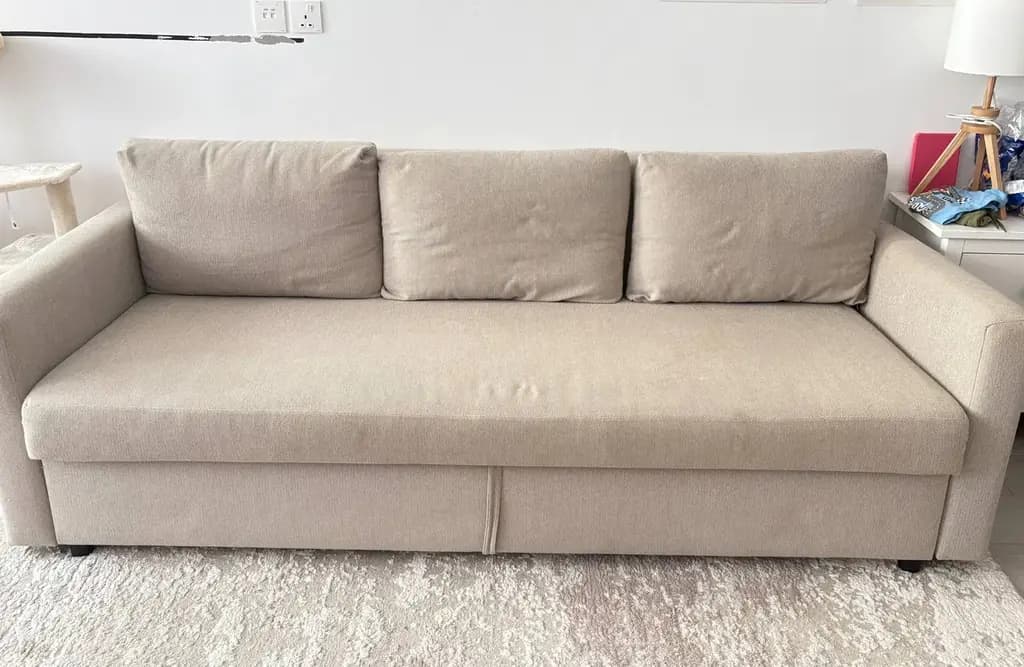 Диван IKEA - 400 дирхам, раскладывается в спальное место, с большим отсеком для хранения.