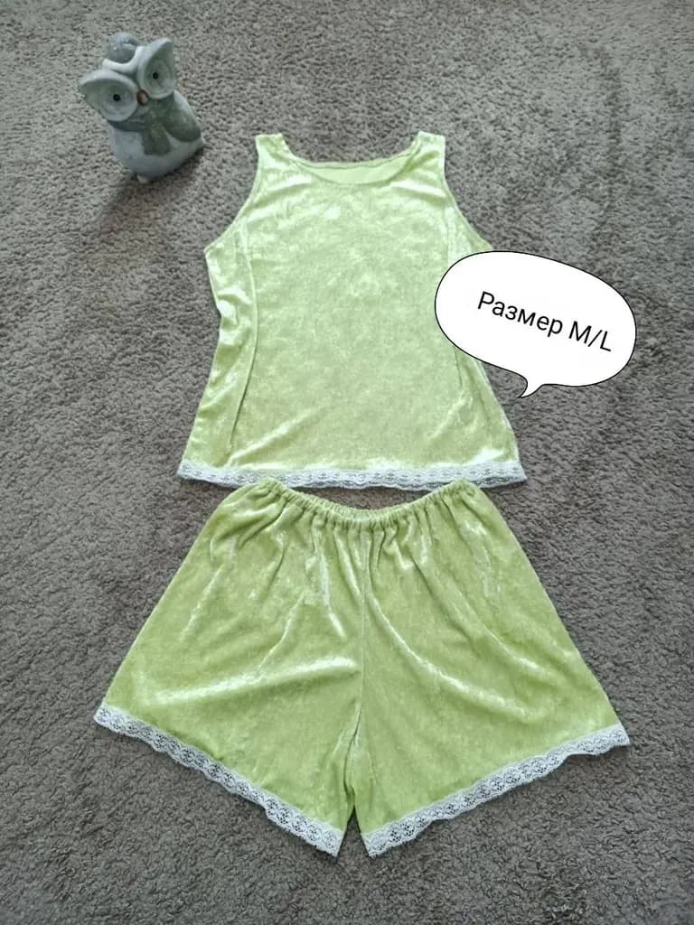 Велюровая пижама новая размер M/L цена 5€