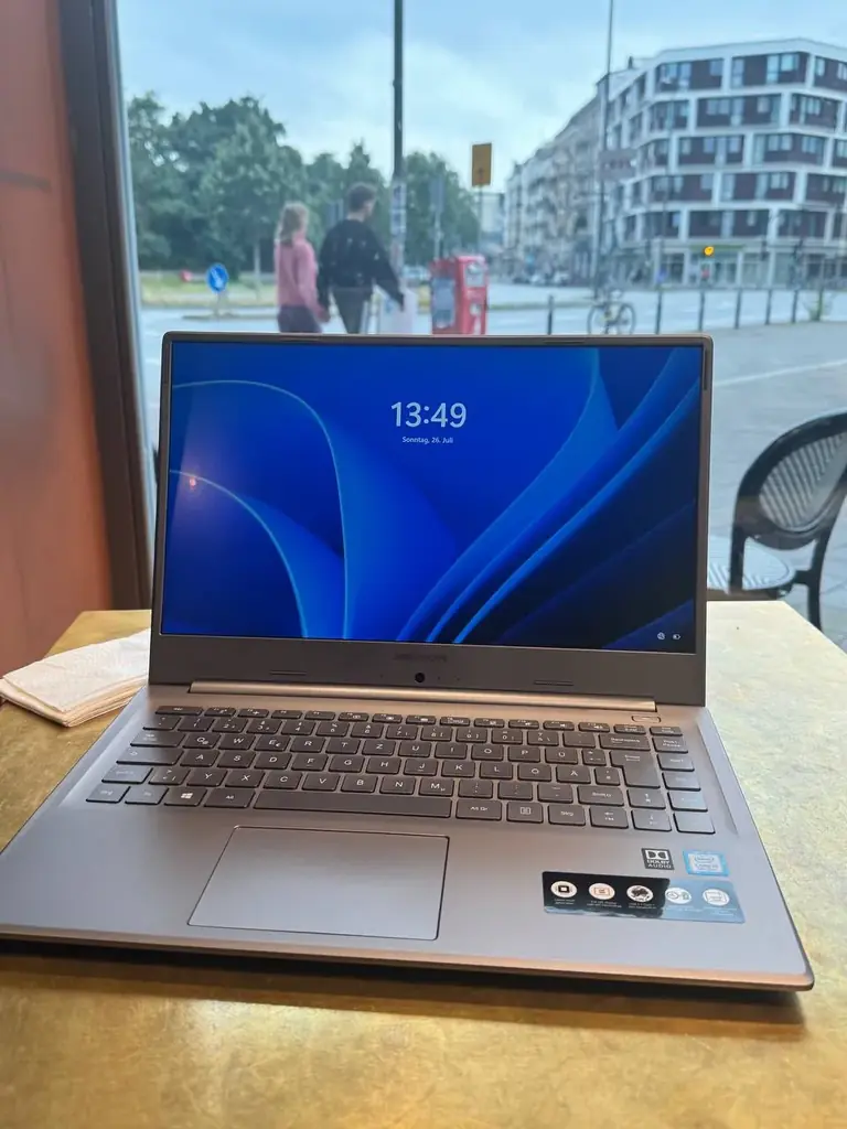 Продаю ноутбук MEDION akoya s6445 (дочерний бренд Lenovo)