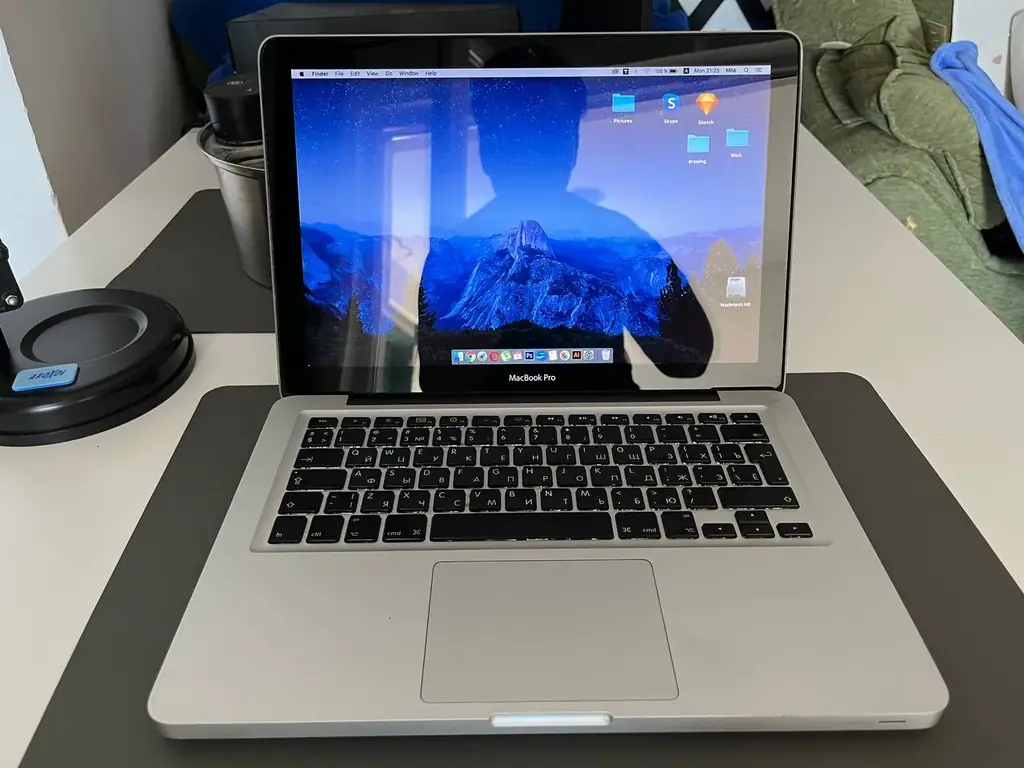 Продам Apple MacBook Pro 13" (Mid 2010)