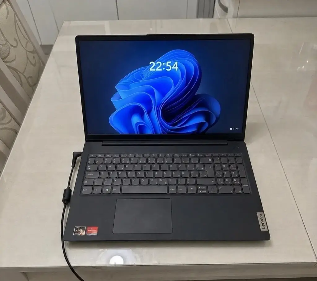 Продам ноутбук Lenovo V15 G4 AMN