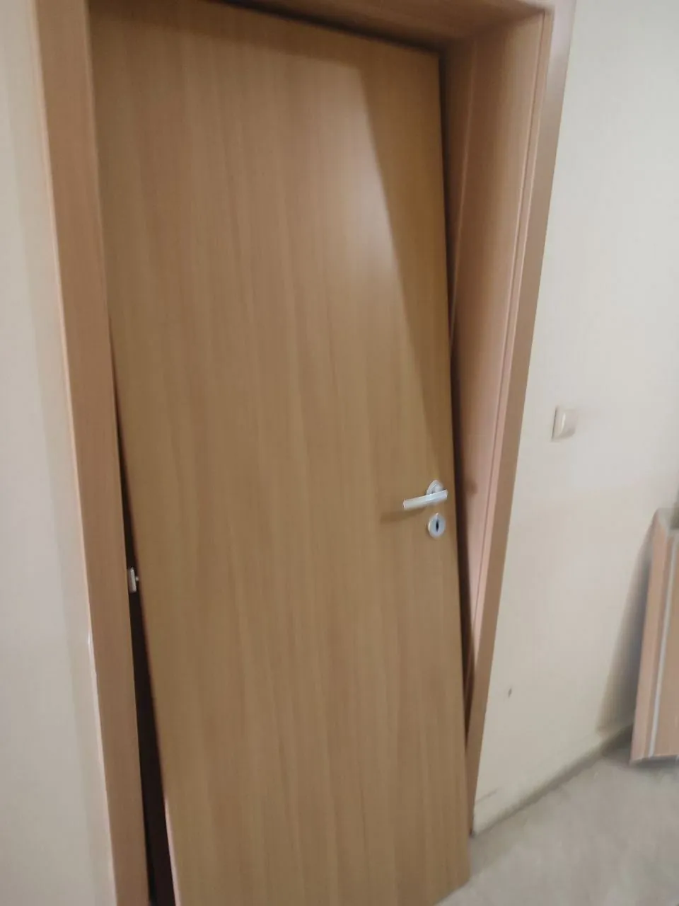 Продам двери 2шт.б/у в хорошем состоянии с коробками, замками, петлями. Ширина без коробки 750мм.