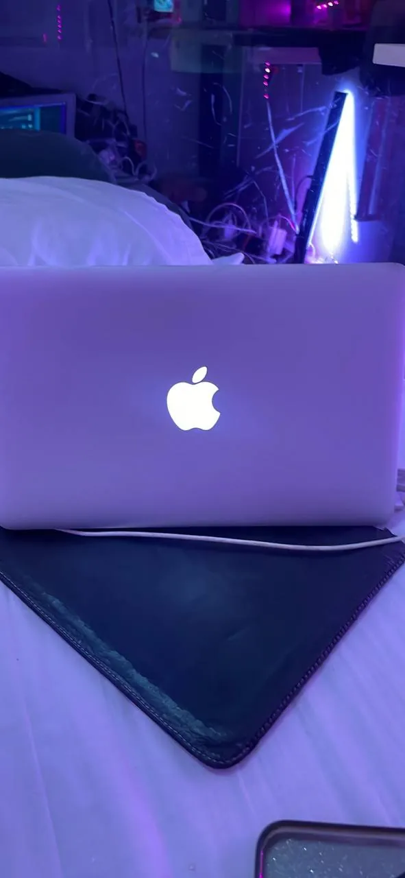 Очень милый оригинальный MacBook. Подойдёт как подарок для девушки, дочки, парня или сына — либо дл…
