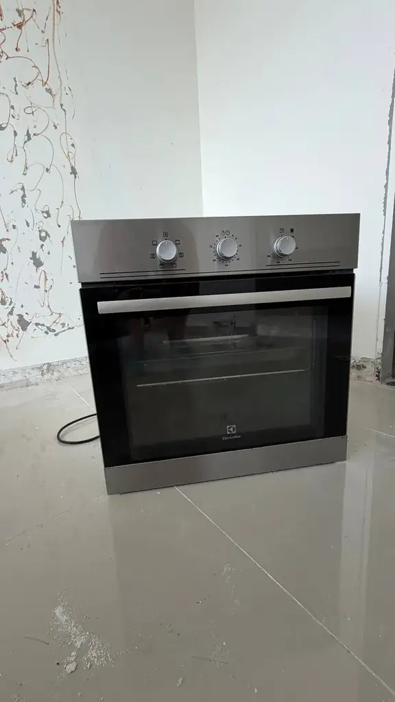 Продам встраиваемую духовку Electrolux 53л (EOB2100COX)