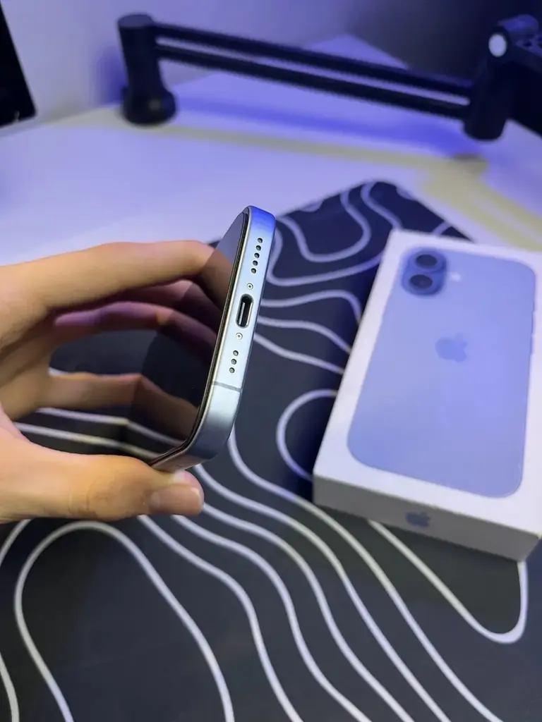 Продаю телефон iPhone 17 256gb, sim + esim