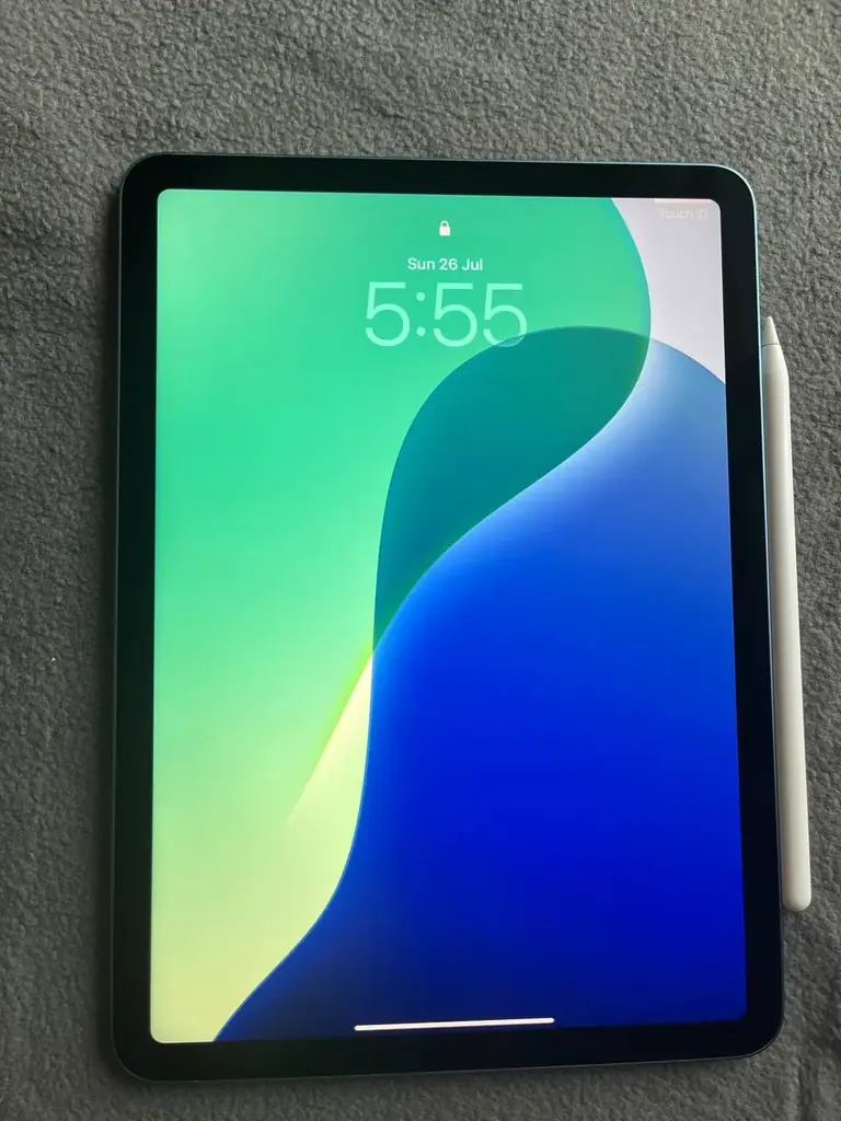 Продам iPad Air 5 (M1, 64 ГБ, цвет Blue) + Apple Pencil 2