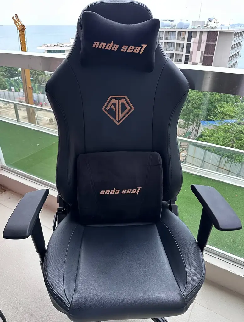 Продам игровое кресло Anda Seat