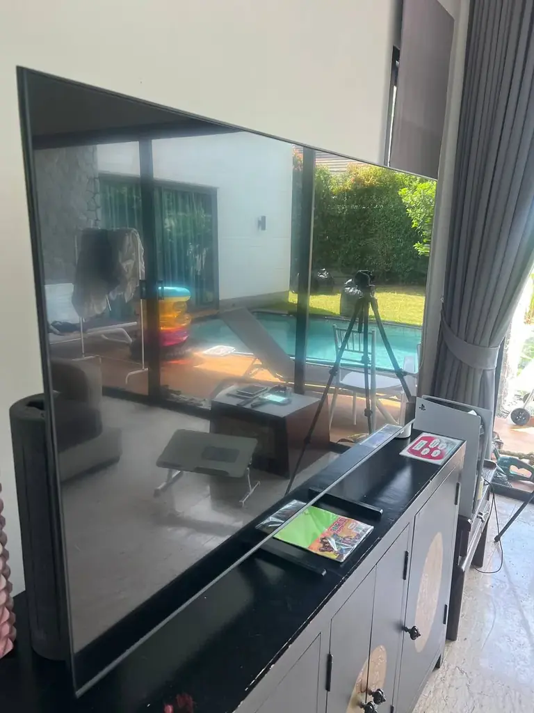Продам tv , samsung. На белом фоне есть пару желтых полос, но при просмотре этого не видно и никак …