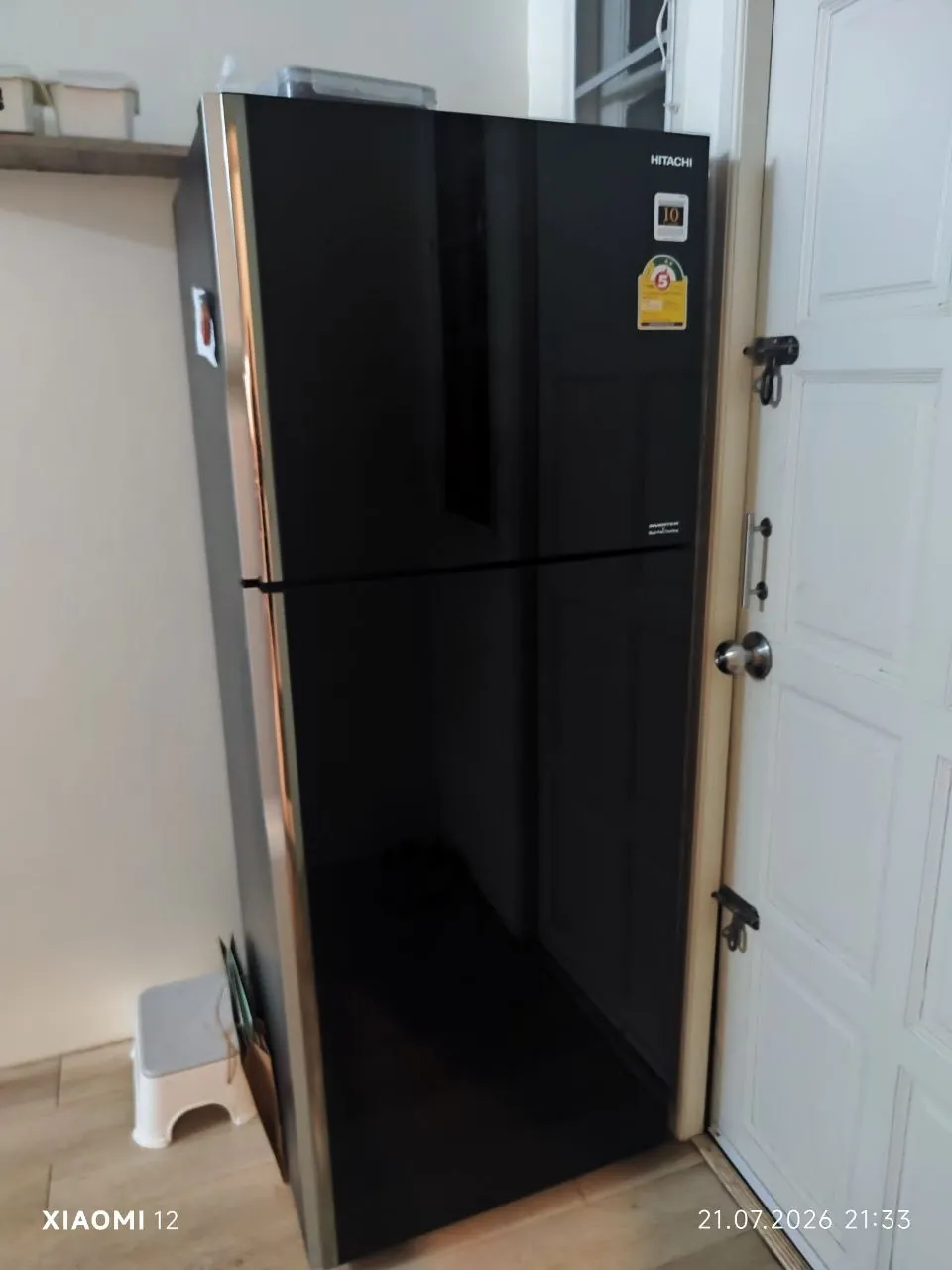 Продаю очень хороший холодильник. 178 см в высоту. Полтора года. 6500 бат