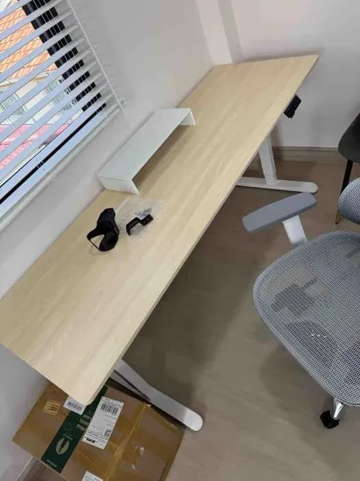 Продам стол с регуляцией высоты, 160x60см, в идеальном состоянии.