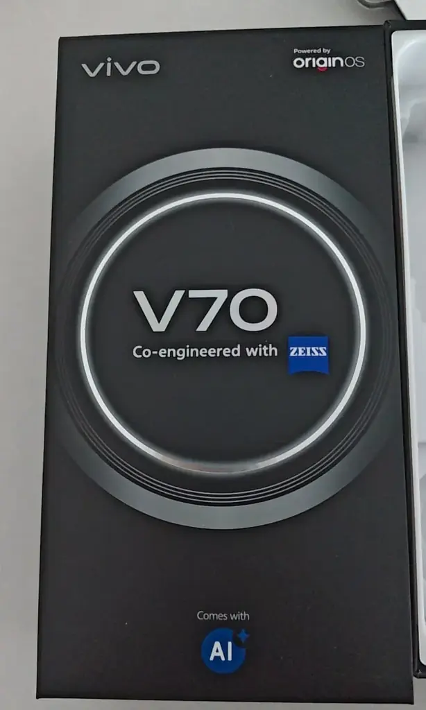 Продам Vivo V70 12/256 GB (Golden Hour)