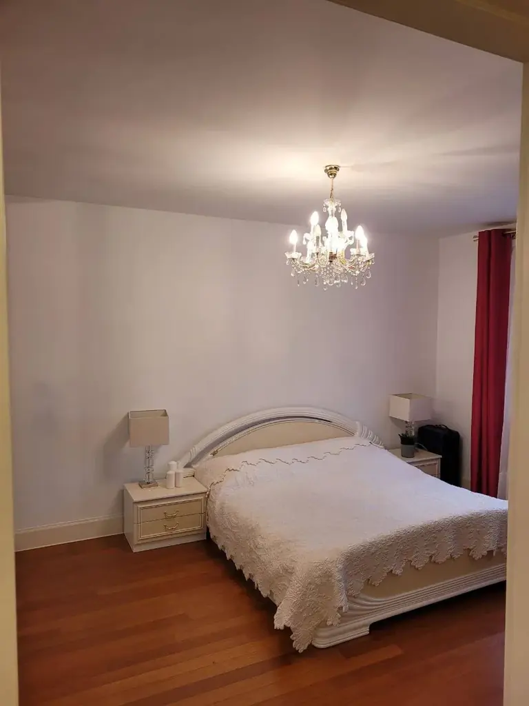 🛏️ Продаётся: кровать с матрасом + 2 тумбочки