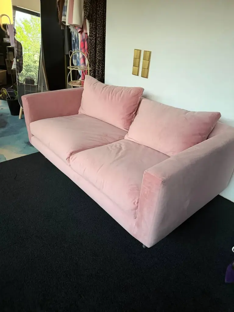 🛋️ Продаётся: офисный диван