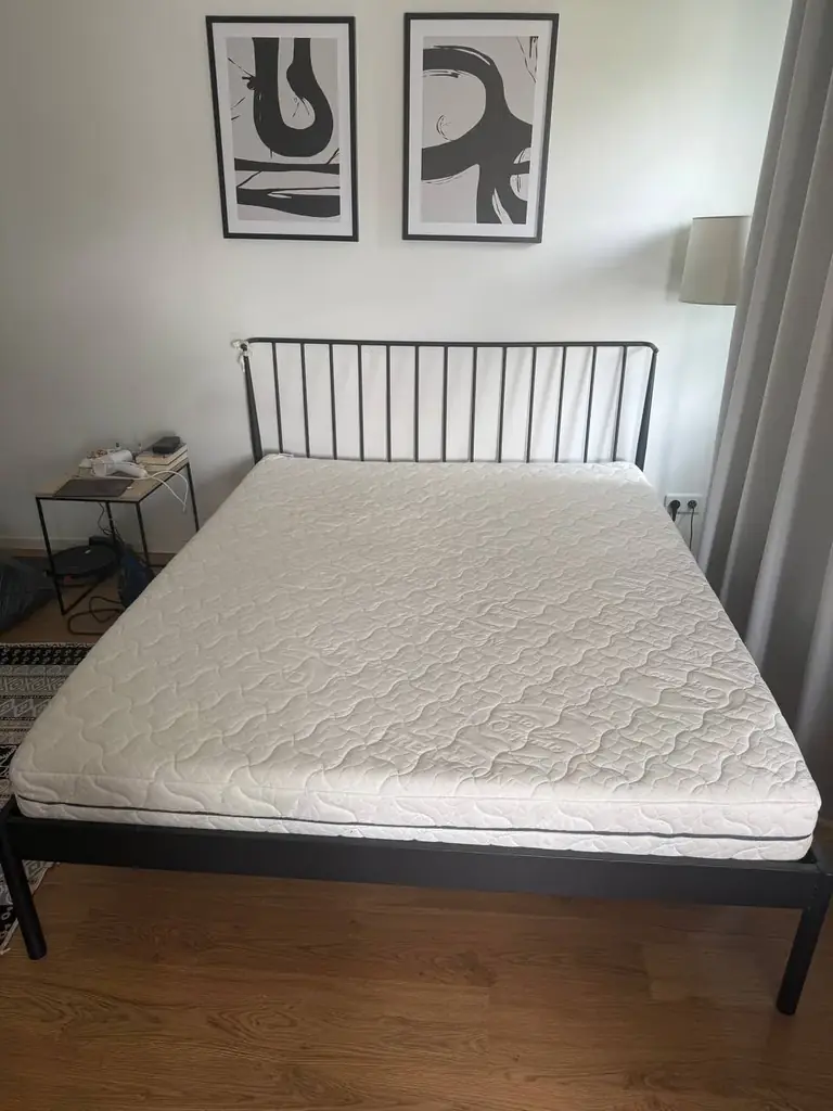 🛏 Продается: кровать 140 × 200 с матрасом